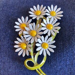 Floral Daisy Brooch - White and Yellow